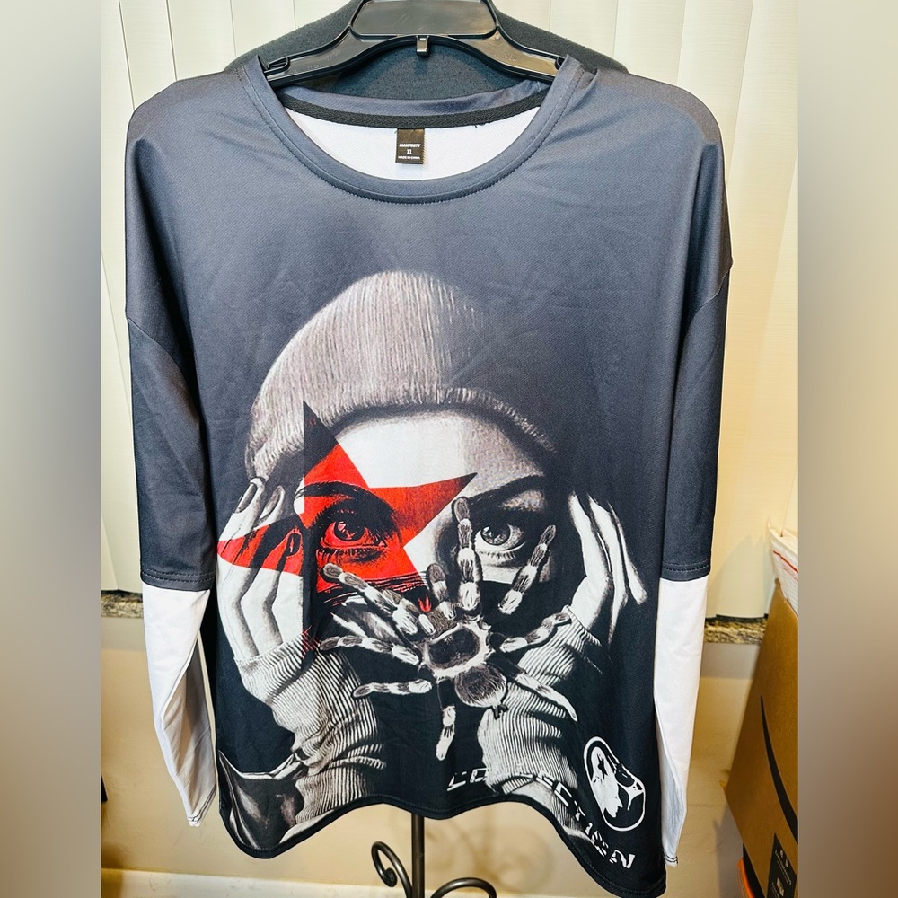 Manfinity Graphic Gothic Grunge Long Sleeve Shirt Red Star Design Size XL